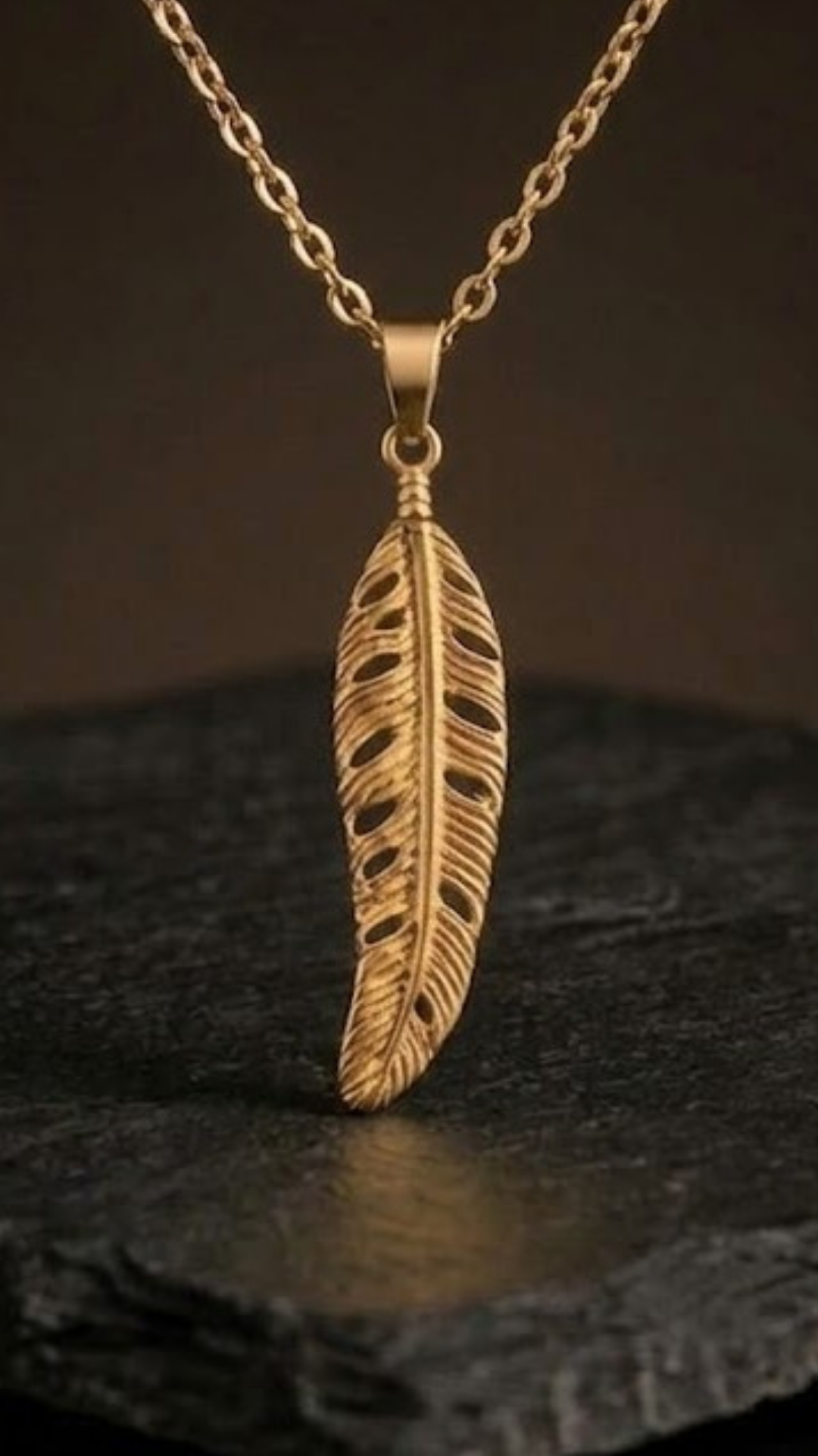Feather Necklace – Sacred Symbol of Freedom & Spiritual Elevation | 18K Gold
