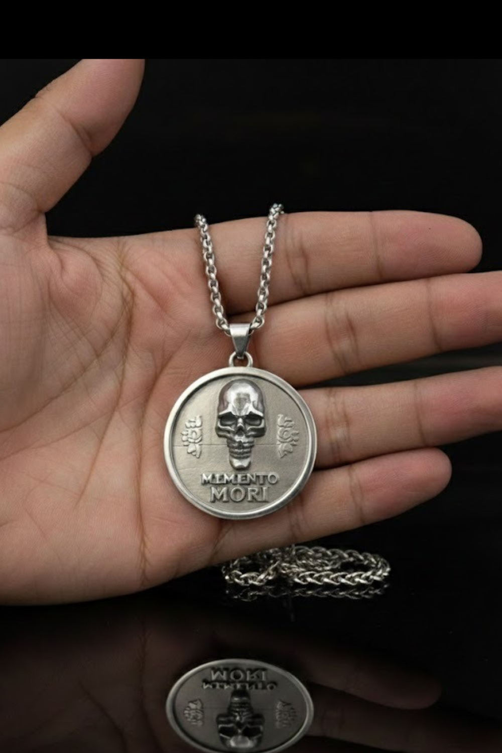 Collar Memento Mori Roses | Un Tributo a la Vida, la Muerte y la Renovación | Plata Esterlina 925, Baño Oro de 24K, Bronce, Cobre