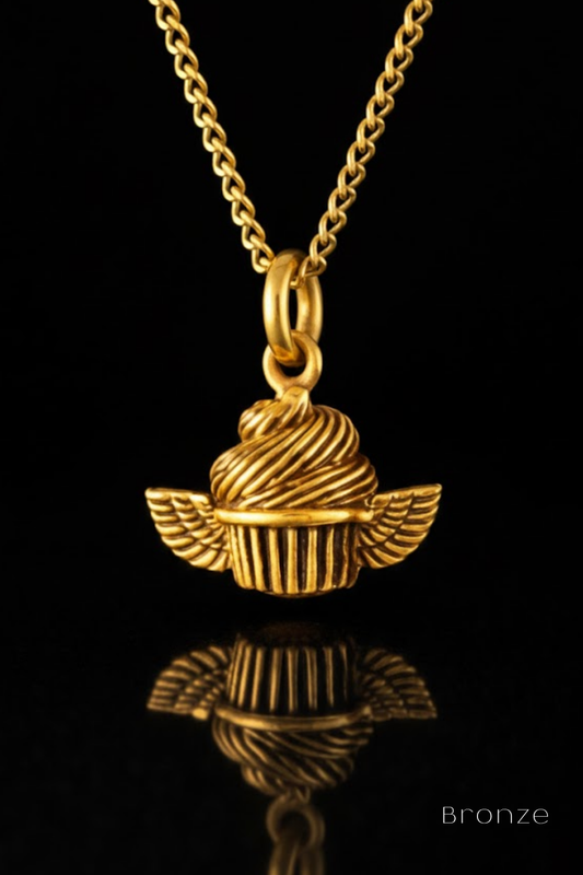 Collar Cabeza de Cuervo | Símbolo de Sabiduría, Transformación y Misterio | Hecho a mano en Plata 925, Baño de Oro 24K, Bronce