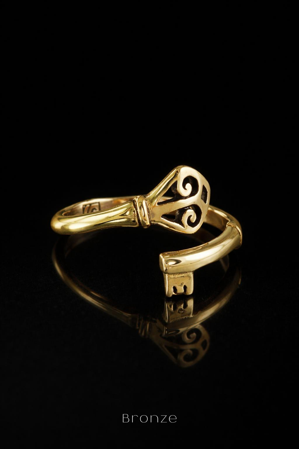 Collar Cabeza de Cuervo | Símbolo de Sabiduría, Transformación y Misterio | Hecho a mano en Plata 925, Baño de Oro 24K, Bronce