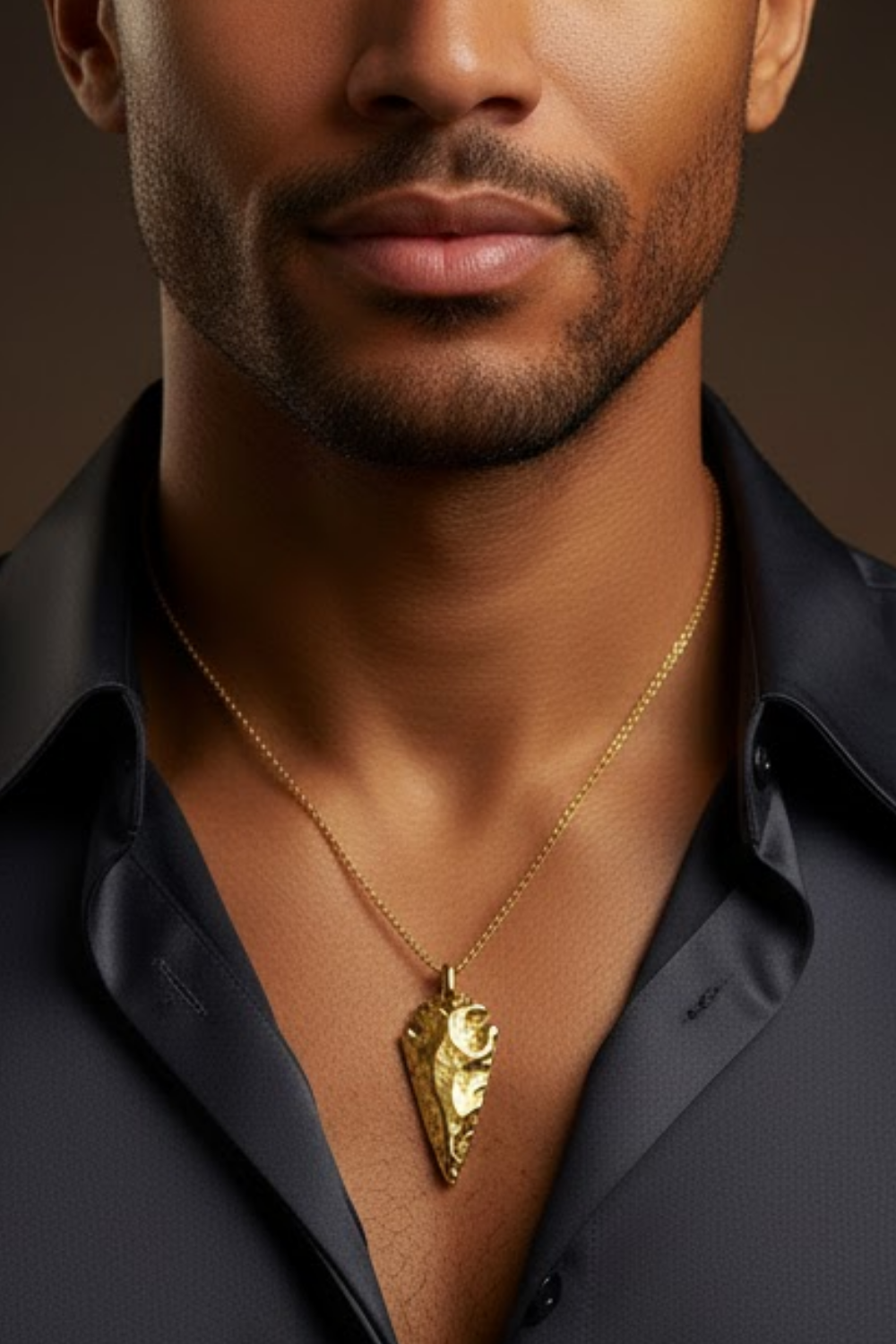 Collar Cabeza de Cuervo | Símbolo de Sabiduría, Transformación y Misterio | Hecho a mano en Plata 925, Baño de Oro 24K, Bronce
