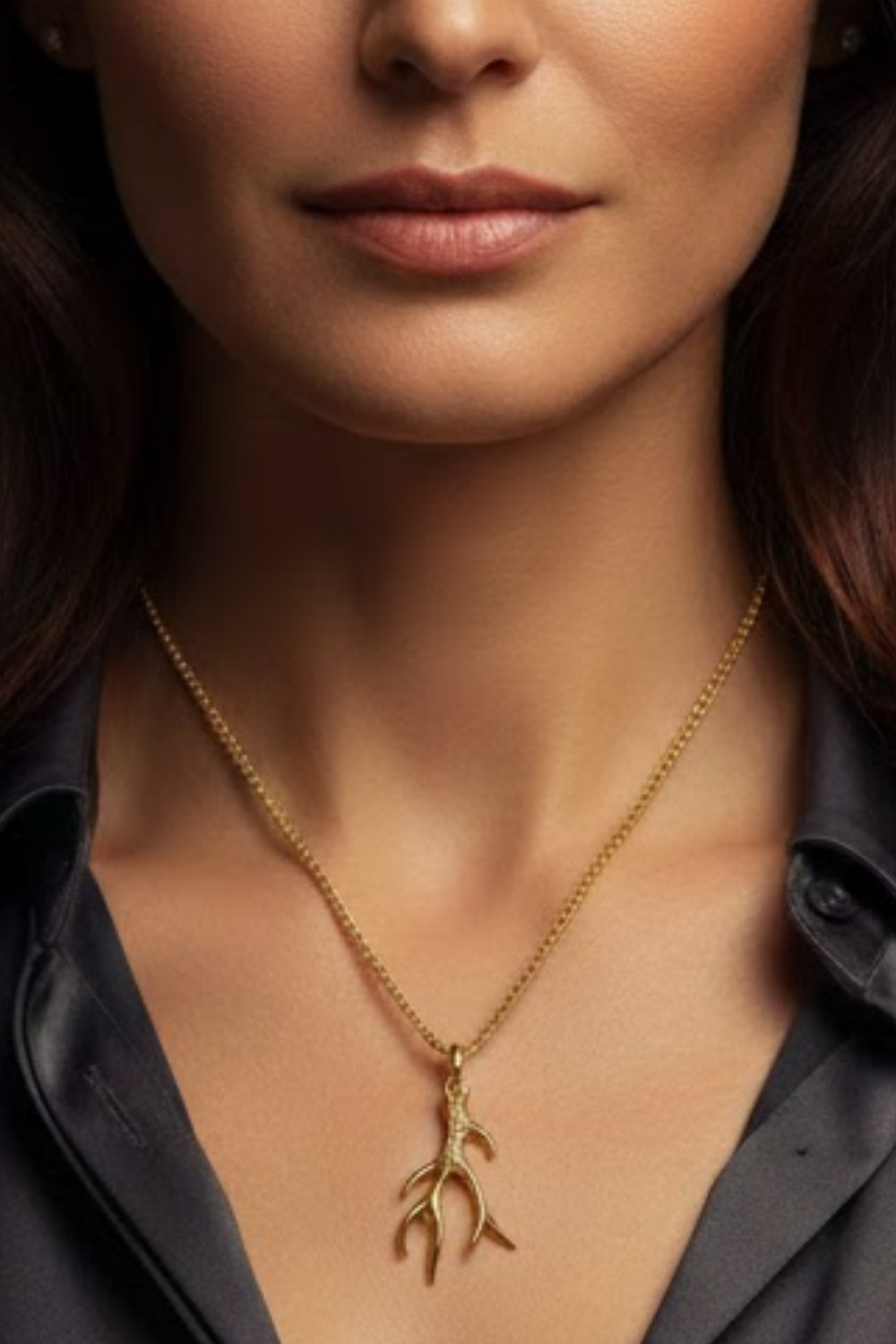 Collar Cabeza de Cuervo | Símbolo de Sabiduría, Transformación y Misterio | Hecho a mano en Plata 925, Baño de Oro 24K, Bronce