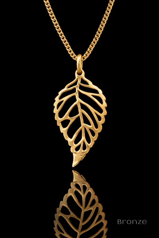 Collar Cabeza de Cuervo | Símbolo de Sabiduría, Transformación y Misterio | Hecho a mano en Plata 925, Baño de Oro 24K, Bronce