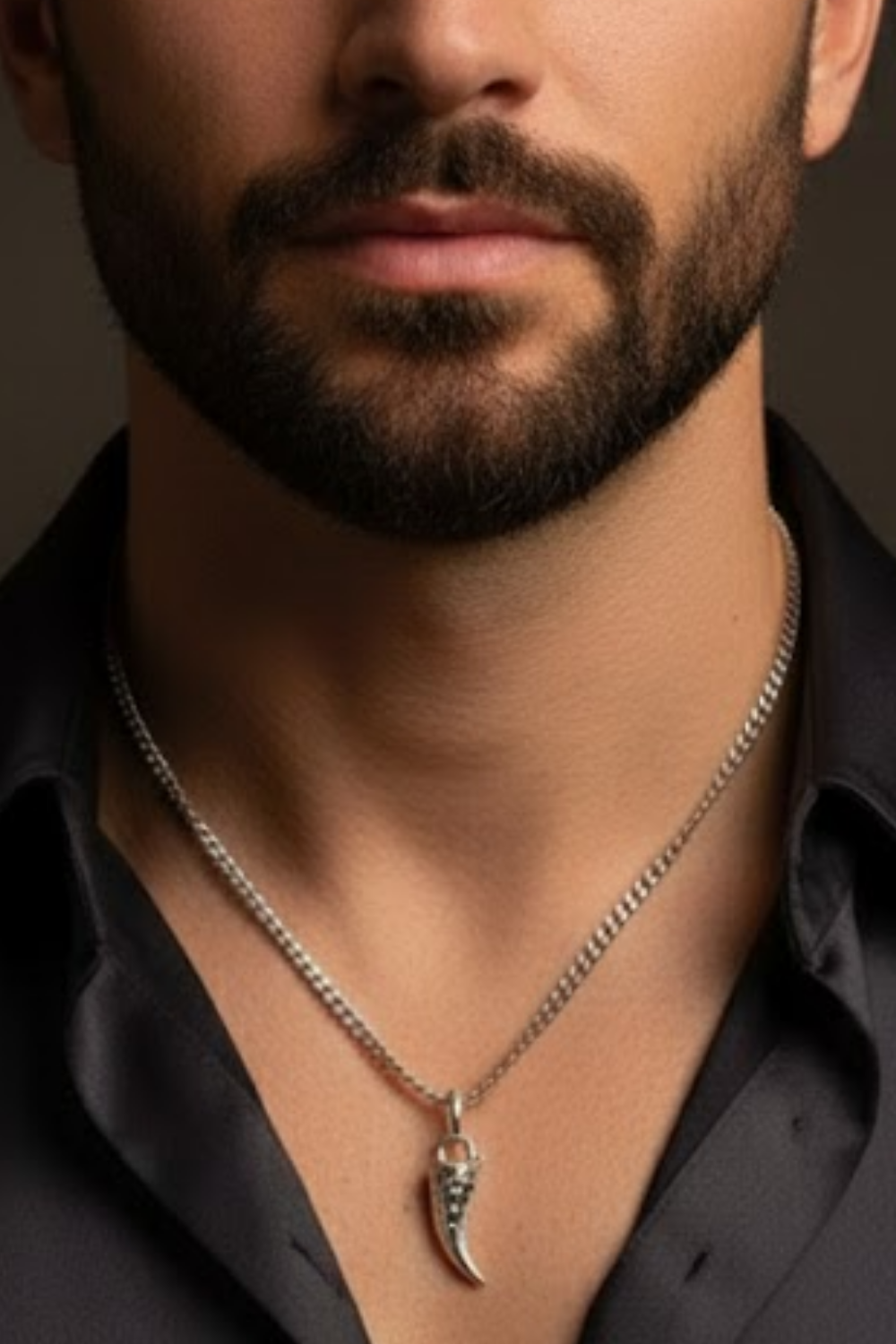 Collar Cabeza de Cuervo | Símbolo de Sabiduría, Transformación y Misterio | Hecho a mano en Plata 925, Baño de Oro 24K, Bronce