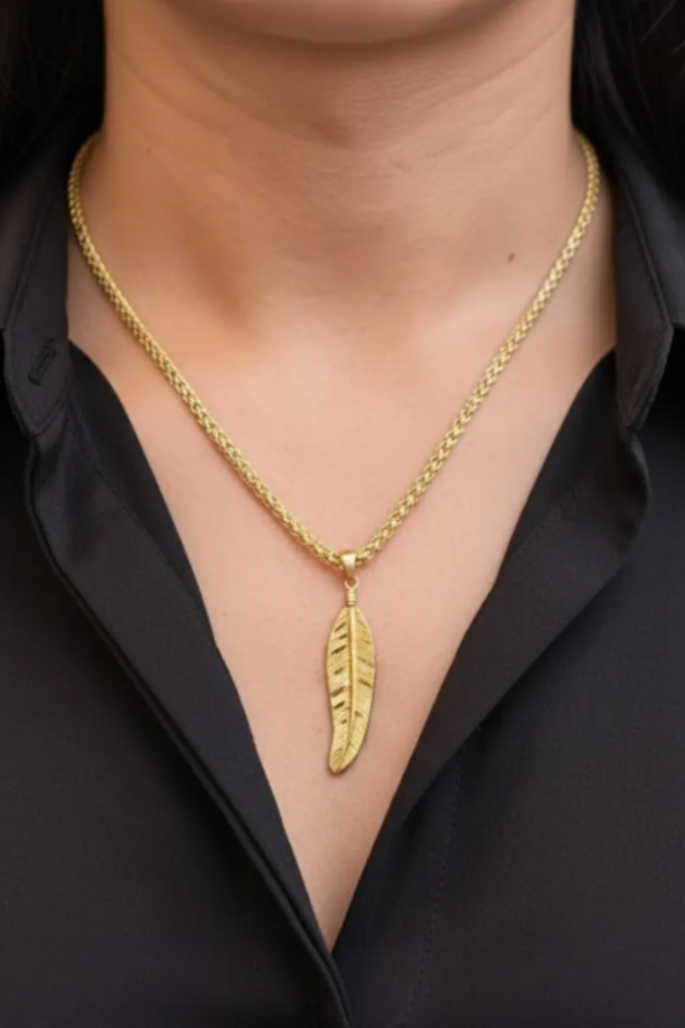 Feather Necklace – Sacred Symbol of Freedom & Spiritual Elevation | 18K Gold