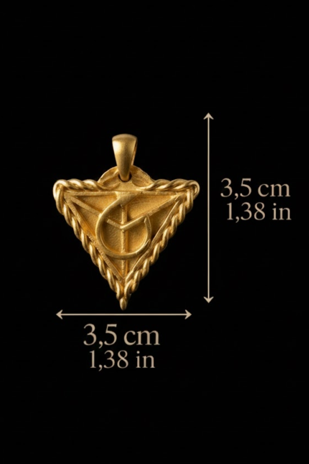 a gold-colored pendant with a triangular design, possibly a symbol or emblem, against a black background. The pendant is described as being 3.5 cm in length and 1,38 in width.