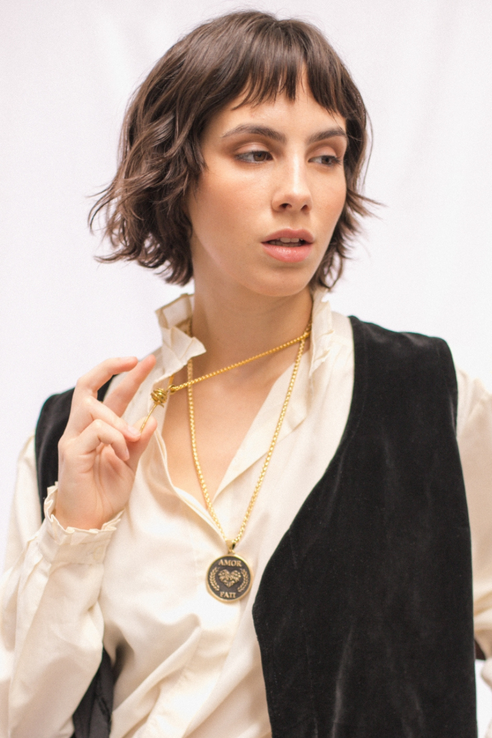 Collar Amor Fati Large (4 cm) – Colgante hecho a mano de Aceptación y Destino en Plata 925, Baño Oro 24K, Bronce y Cobre