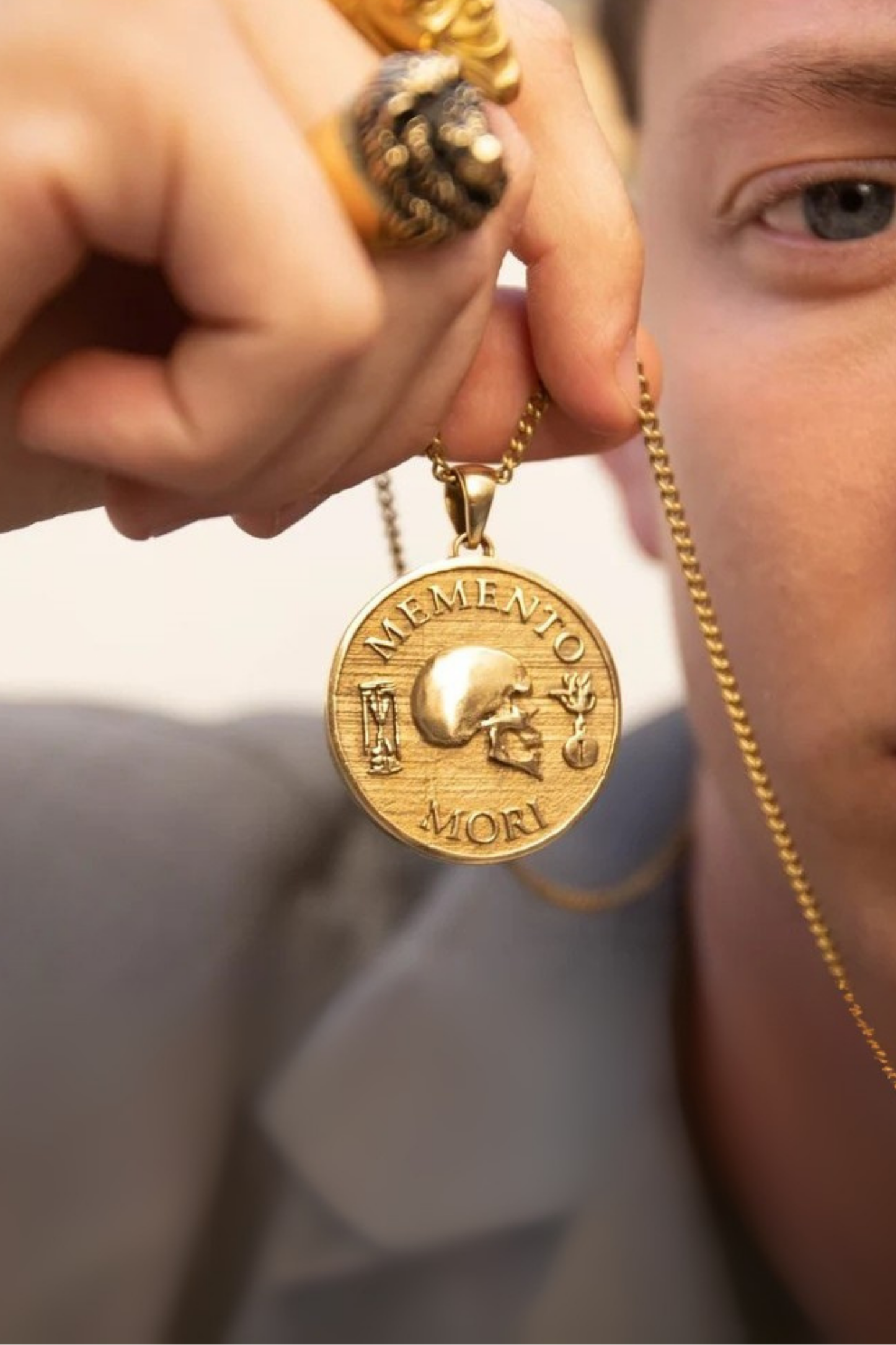 Collar Memento Mori Mediano (3 cm) – Colgante Simbólico Hecho a Mano de Sabiduría e Impermanencia | Plata 925, Baño Oro 24K, Bronce, Cobre