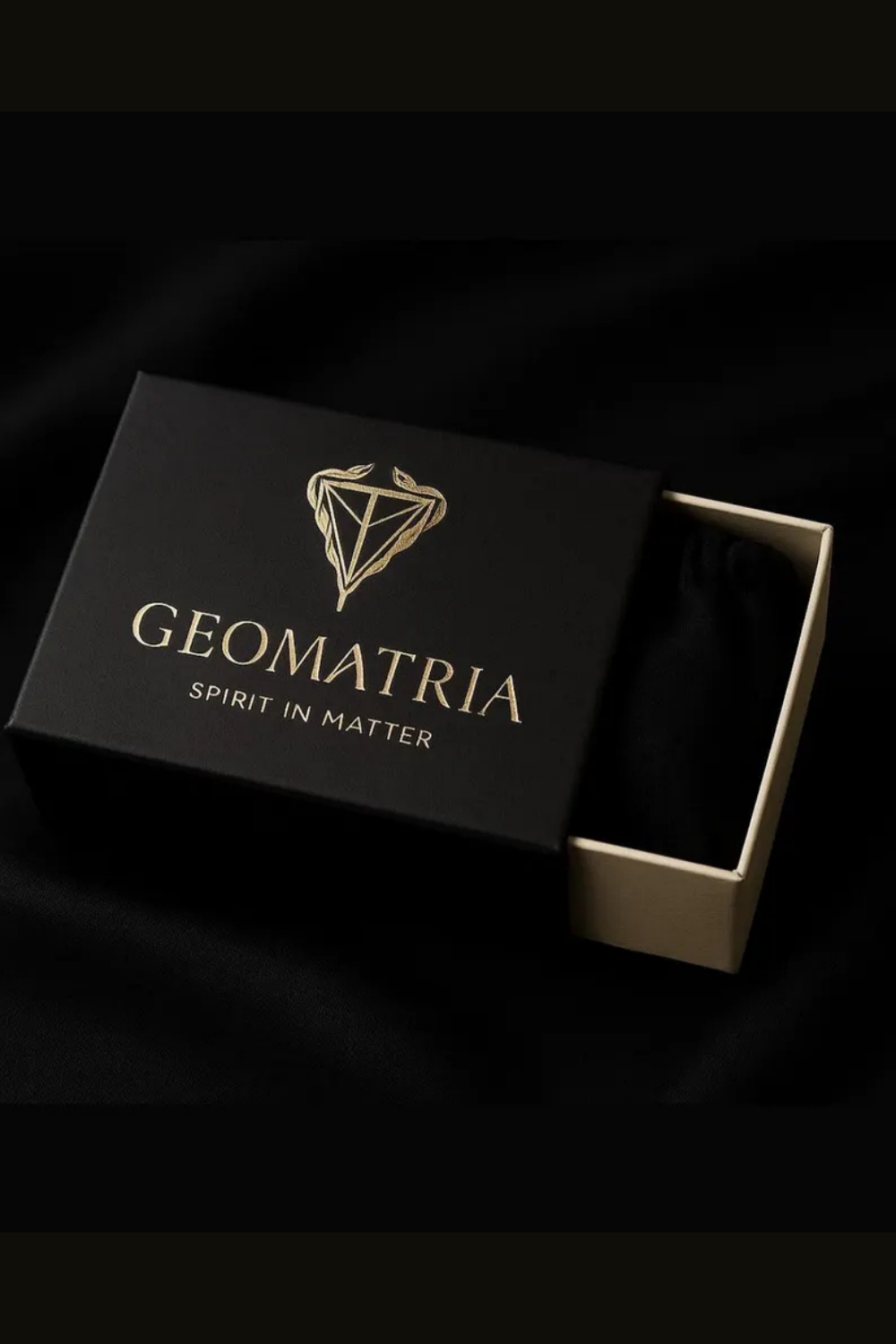 Collar Cabeza de Cuervo | Símbolo de Sabiduría, Transformación y Misterio | Hecho a mano en Plata 925, Baño de Oro 24K, Bronce