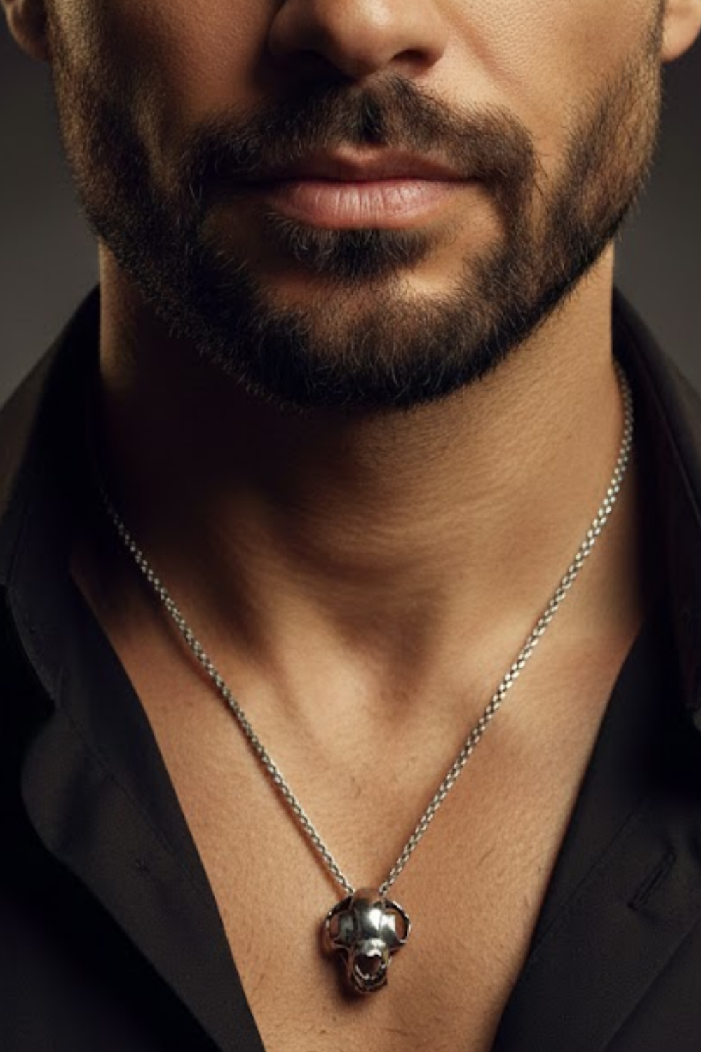 Collar Cabeza de Cuervo | Símbolo de Sabiduría, Transformación y Misterio | Hecho a mano en Plata 925, Baño de Oro 24K, Bronce