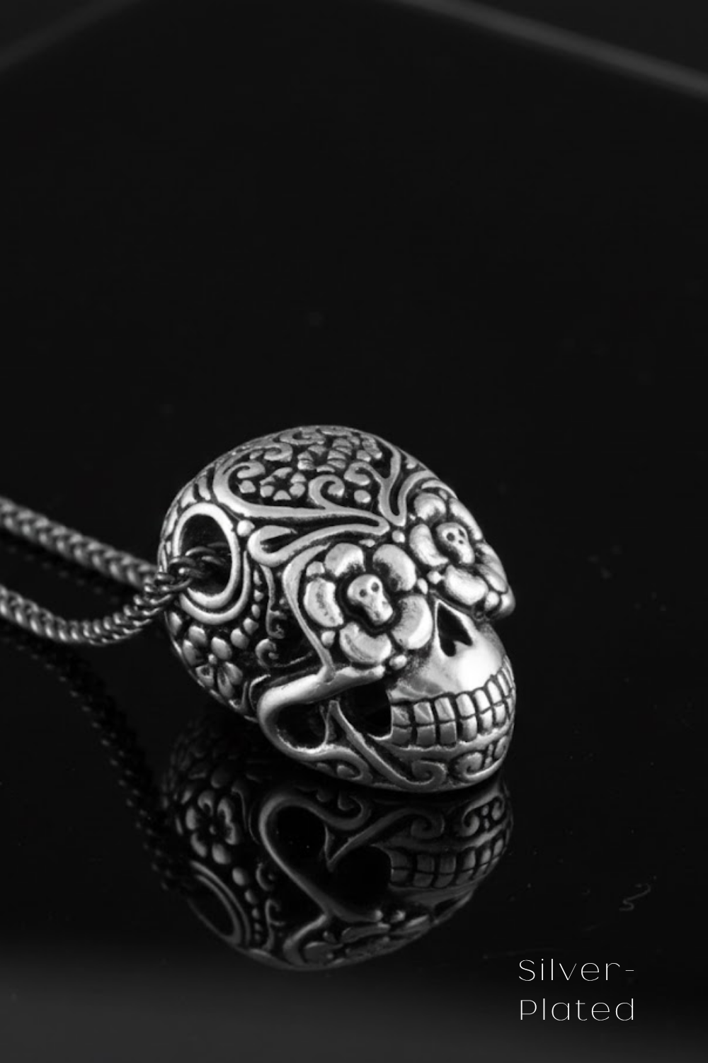 Day of the Dead Skull Necklace – Symbolic Bronze & Silver-Plated Finish | Limited Edition (Copy)