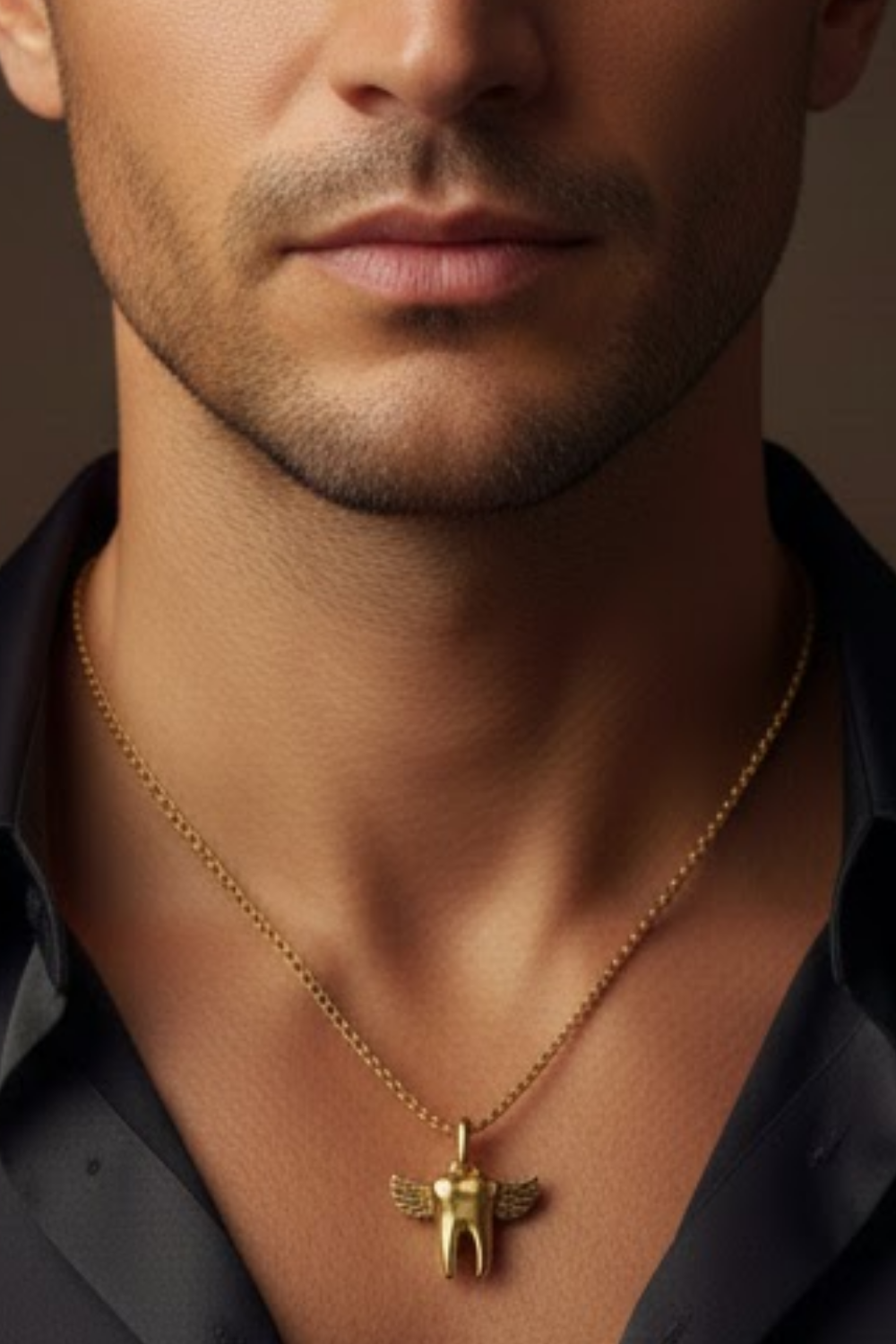 Collar Cabeza de Cuervo | Símbolo de Sabiduría, Transformación y Misterio | Hecho a mano en Plata 925, Baño de Oro 24K, Bronce