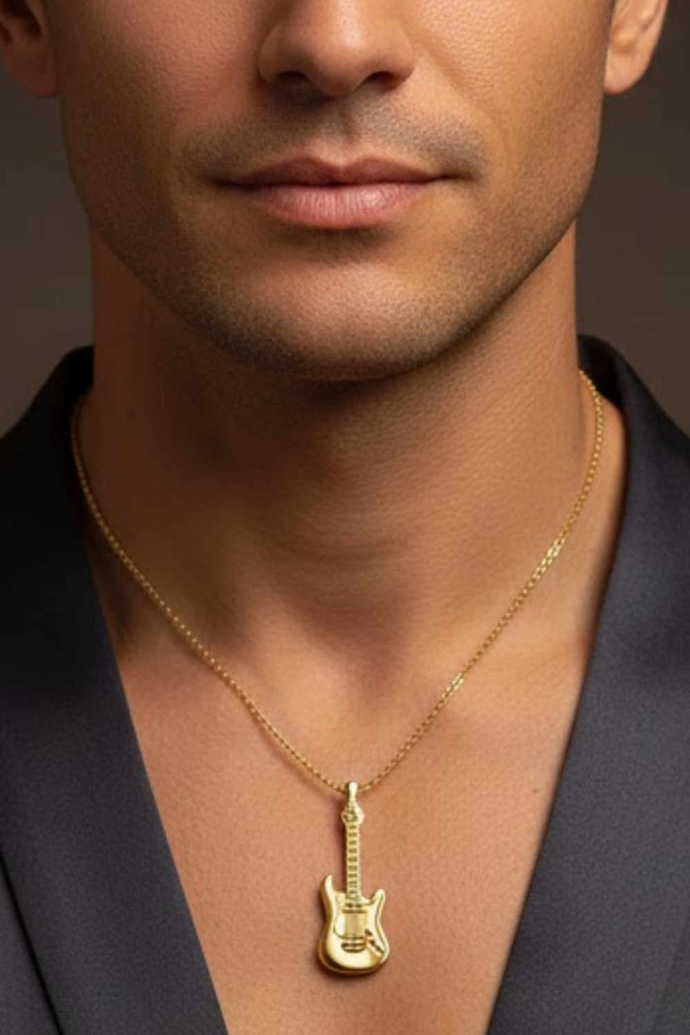 Collar Cabeza de Cuervo | Símbolo de Sabiduría, Transformación y Misterio | Hecho a mano en Plata 925, Baño de Oro 24K, Bronce