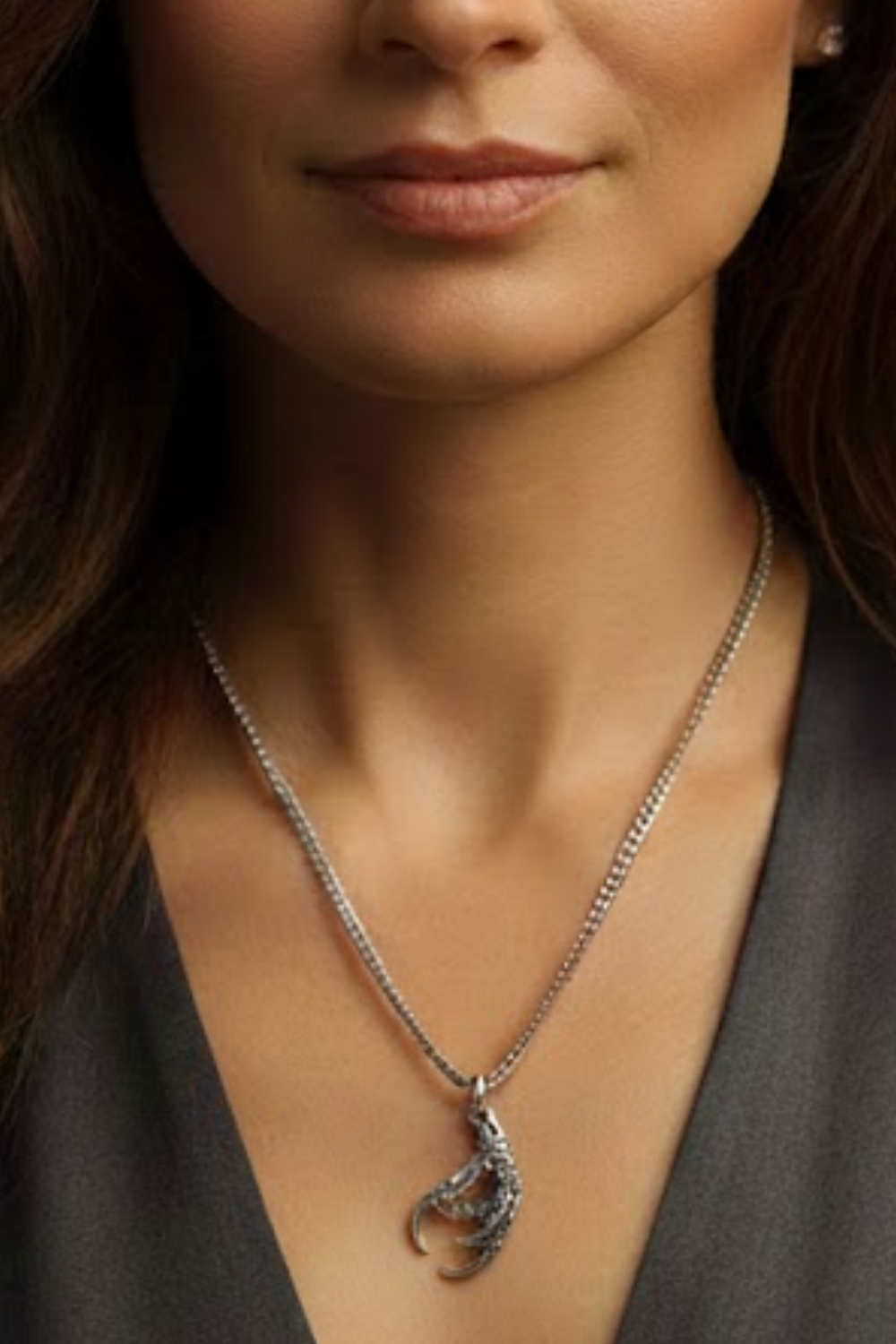 Collar Cabeza de Cuervo | Símbolo de Sabiduría, Transformación y Misterio | Hecho a mano en Plata 925, Baño de Oro 24K, Bronce