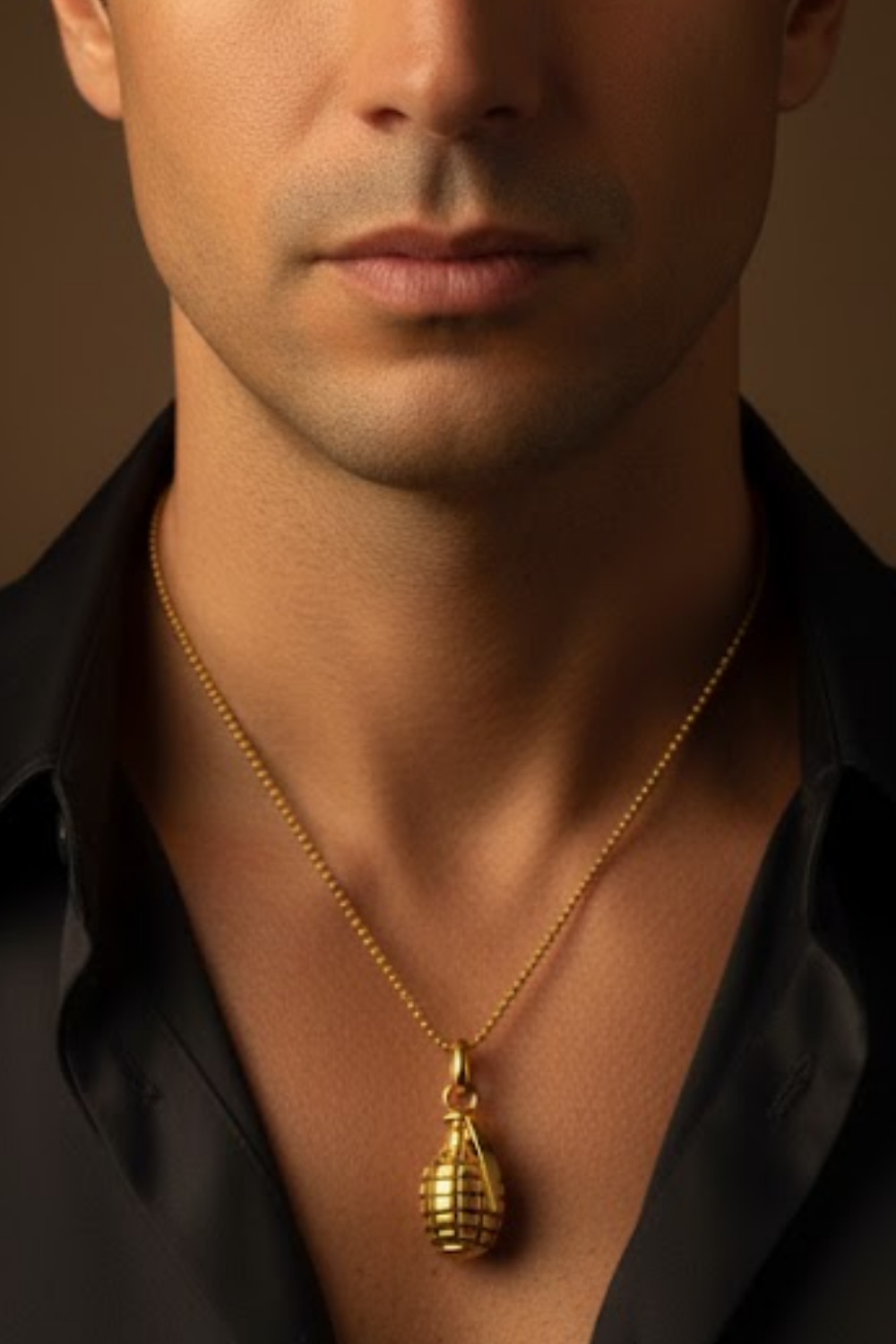 Collar Cabeza de Cuervo | Símbolo de Sabiduría, Transformación y Misterio | Hecho a mano en Plata 925, Baño de Oro 24K, Bronce