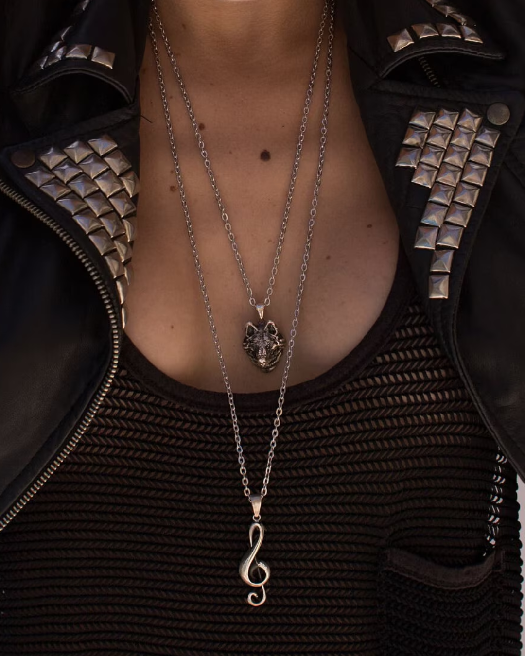 Wolf Necklace – Symbol of Strength & Leadership in 18K Gold