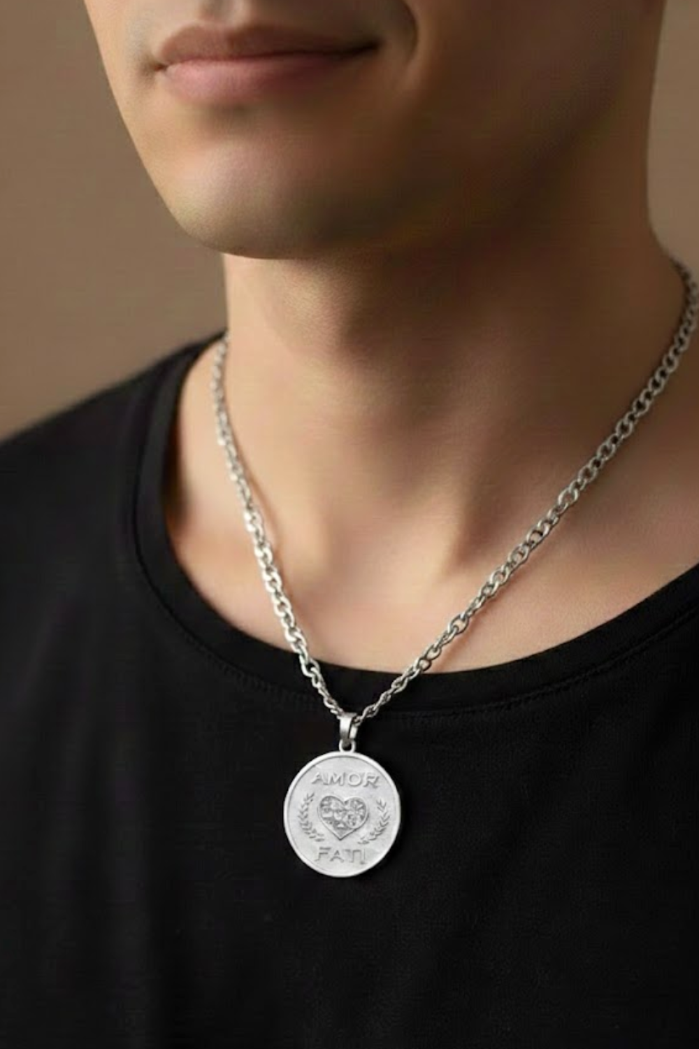 Collar Amor Fati Pequeño (1.8 cm) | Símbolo Artesanal de Aceptación, Sabiduría y Destino | Plata 925, Baño de Oro 24K, Bronce, Cobre