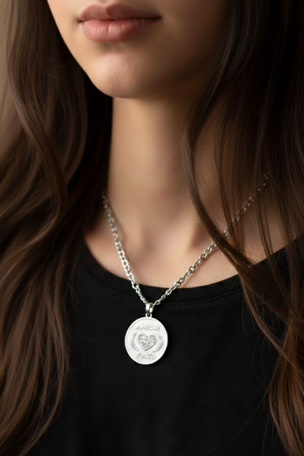 Collar Amor Fati Pequeño (1.8 cm) | Símbolo Artesanal de Aceptación, Sabiduría y Destino | Plata 925, Baño de Oro 24K, Bronce, Cobre