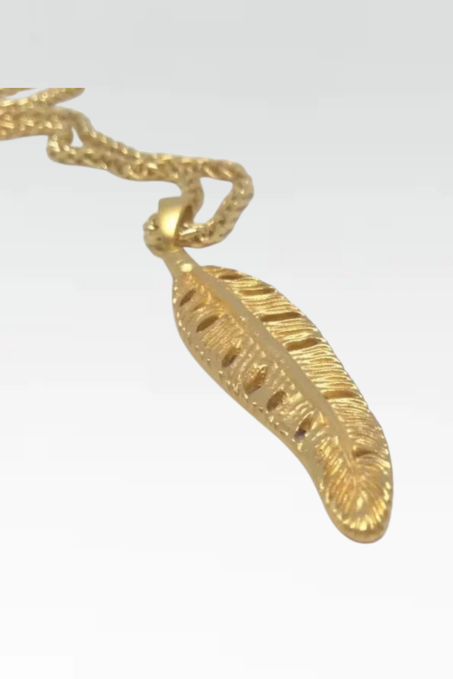 Feather Necklace – Sacred Symbol of Freedom & Spiritual Elevation | 18K Gold