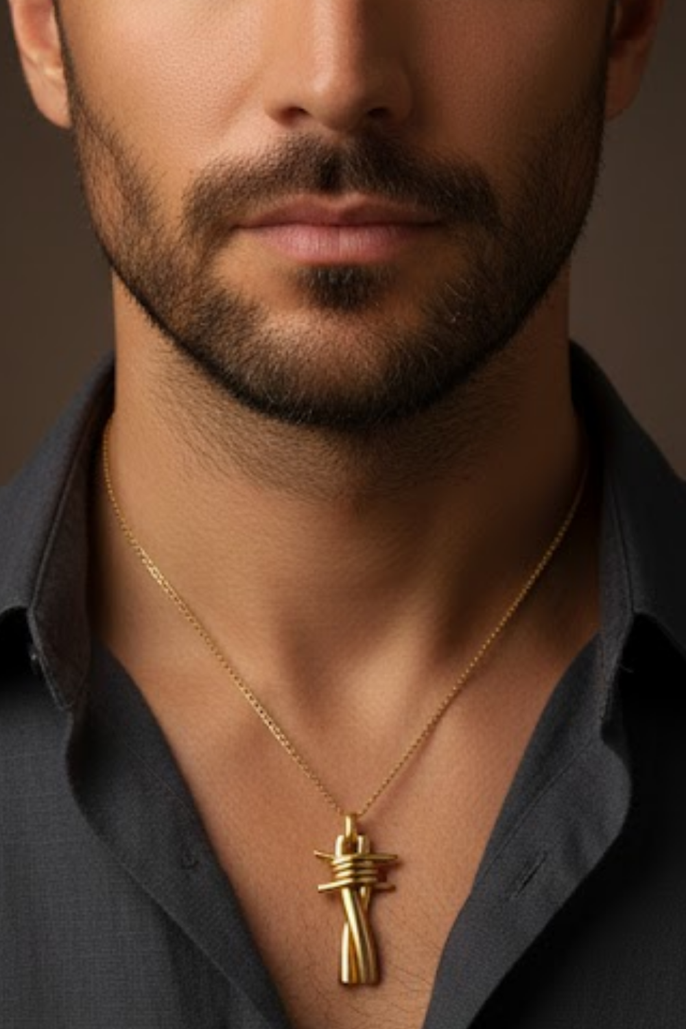 Collar Cabeza de Cuervo | Símbolo de Sabiduría, Transformación y Misterio | Hecho a mano en Plata 925, Baño de Oro 24K, Bronce