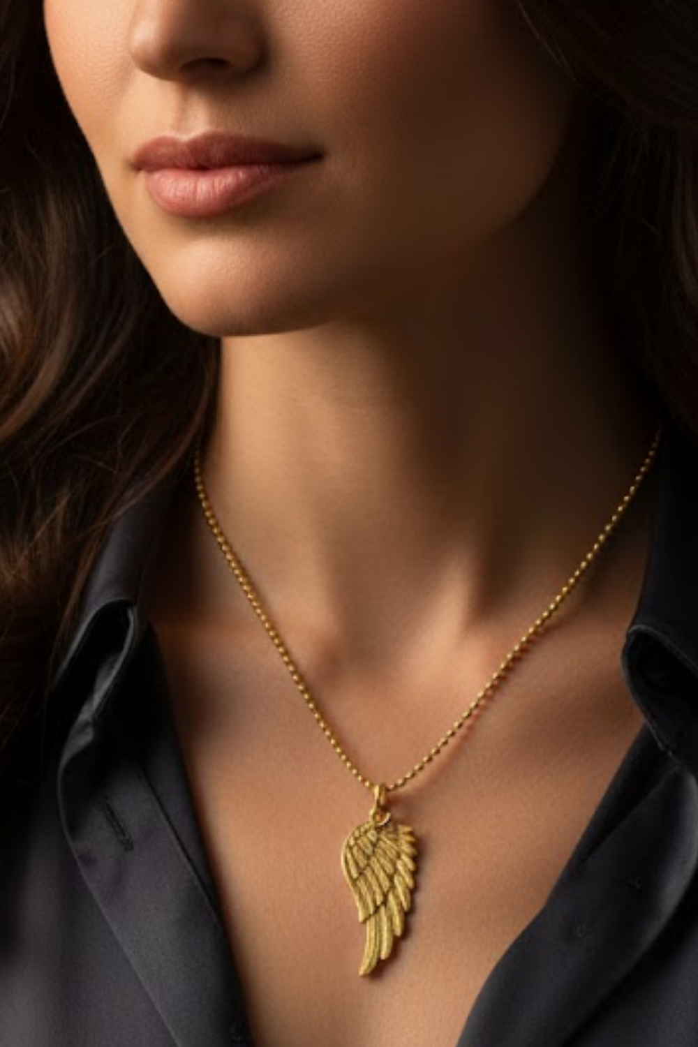 Collar Cabeza de Cuervo | Símbolo de Sabiduría, Transformación y Misterio | Hecho a mano en Plata 925, Baño de Oro 24K, Bronce