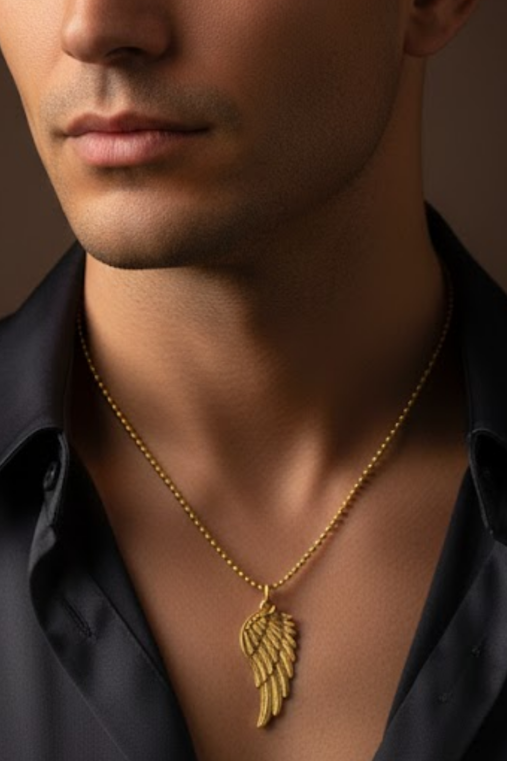 Collar Cabeza de Cuervo | Símbolo de Sabiduría, Transformación y Misterio | Hecho a mano en Plata 925, Baño de Oro 24K, Bronce
