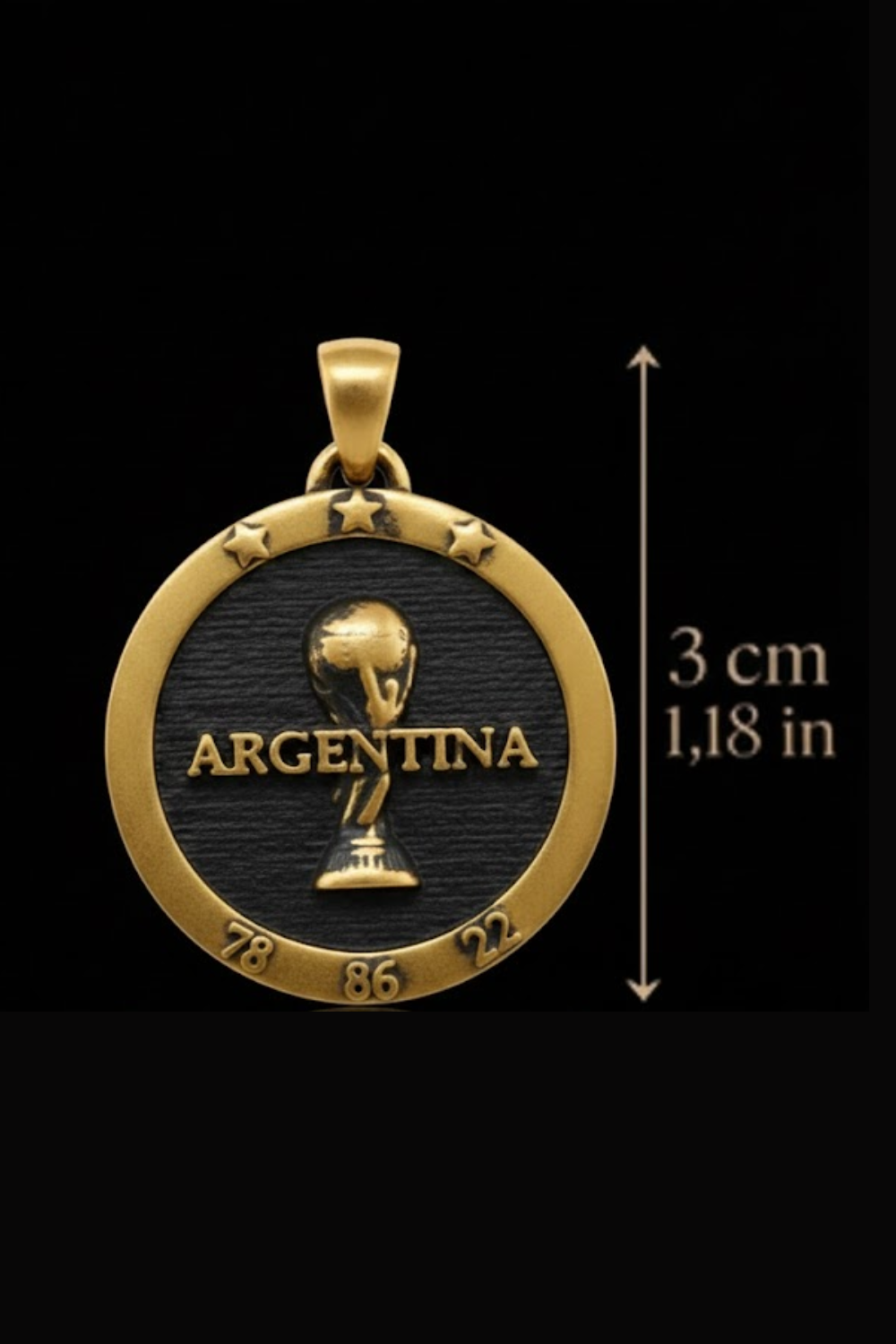 A gold-colored pendant with the word "ARGENTINA" and a trophy icon, along with measurement indicators for size.