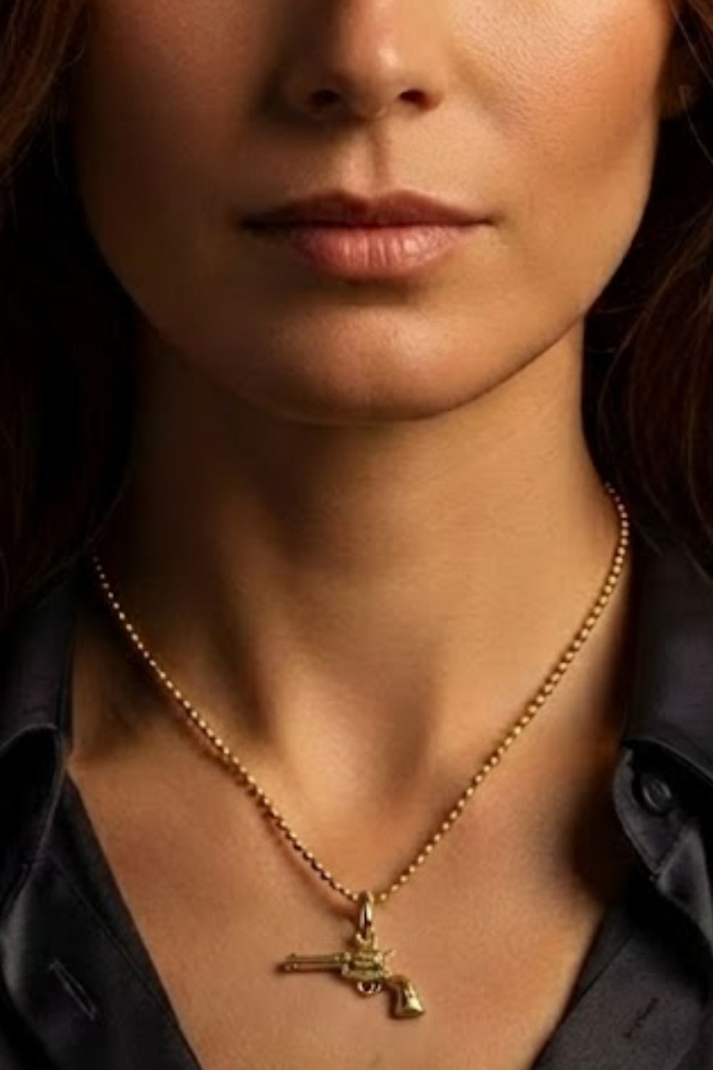 Collar Cabeza de Cuervo | Símbolo de Sabiduría, Transformación y Misterio | Hecho a mano en Plata 925, Baño de Oro 24K, Bronce